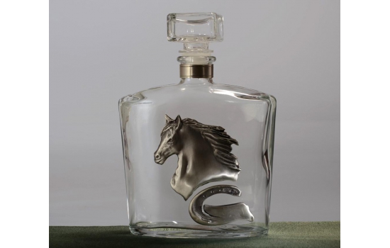 Nest бутылка с лошадью